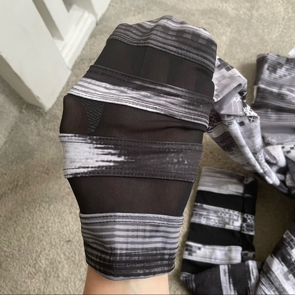 Strut-This Black Gray Pixel Print Mesh Stripe Workout Yoga Leggings EUC One Size - Picture 4 of 6
